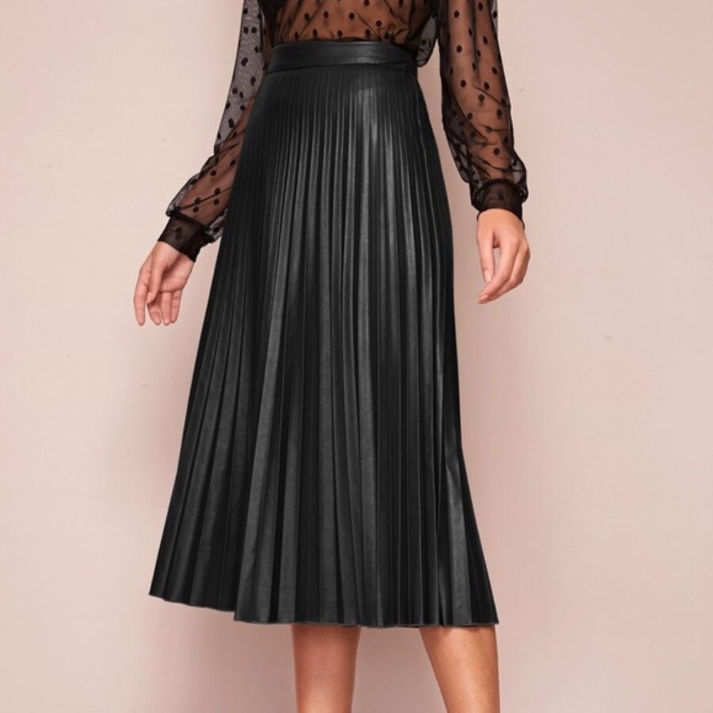 black pleated accordion midi skirt vegan leather Classic - Picture 3 of 3